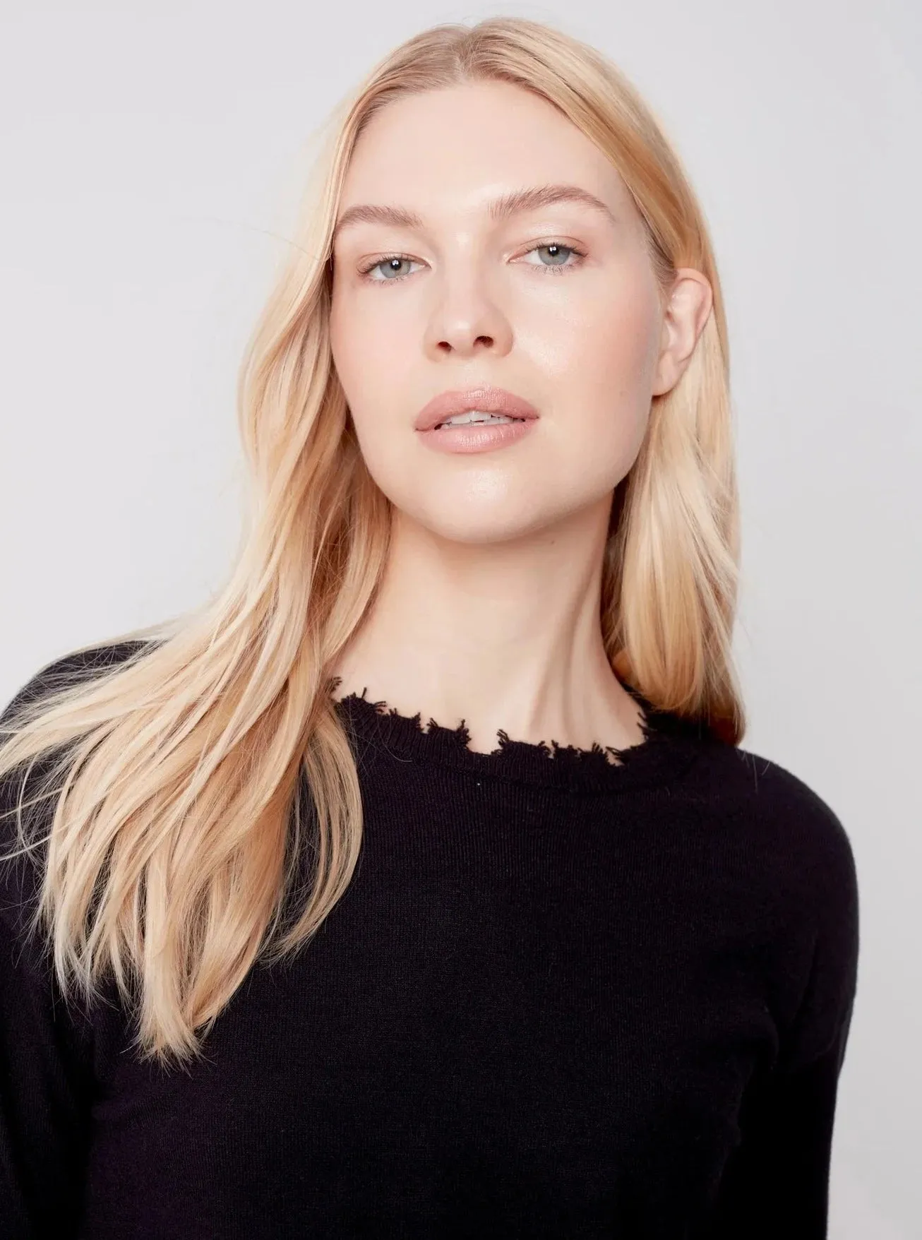 Crewneck Frayed Edge Sweater [Black-C2535]