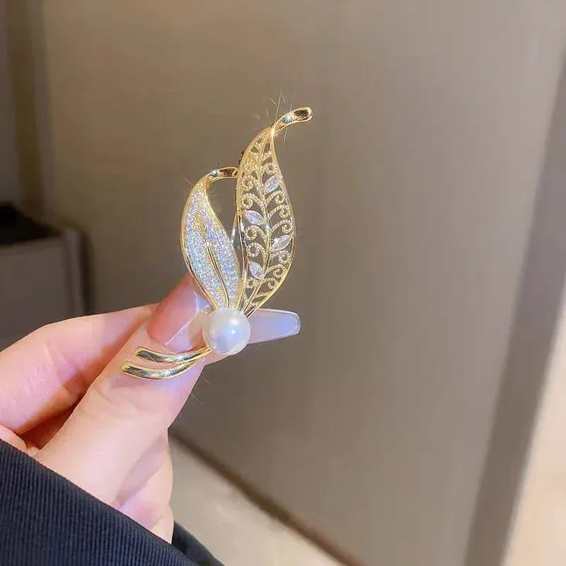 Mallow Leather Brooch Pin